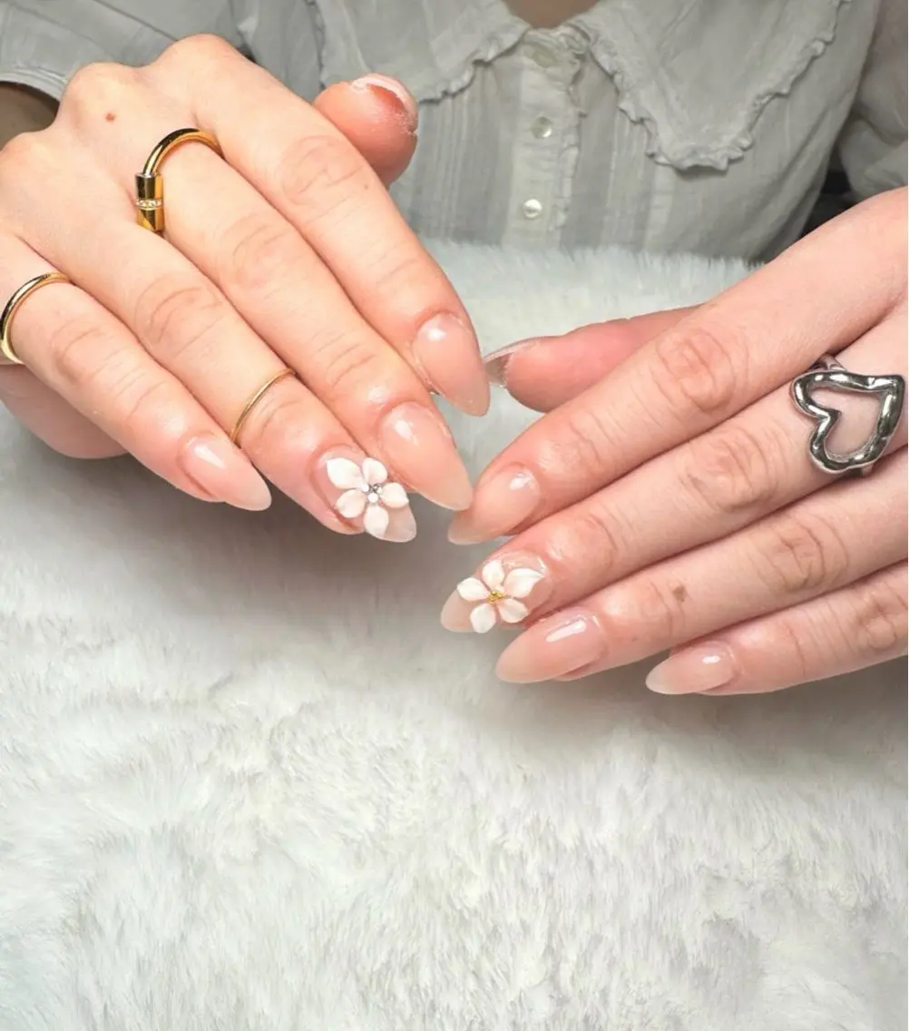 ネイル アートネイル フレンチネイル ジェルネイル グラデーション 韓国ネイル ハンドネイル Nail Kihi アミ🌷のネイルデザイン