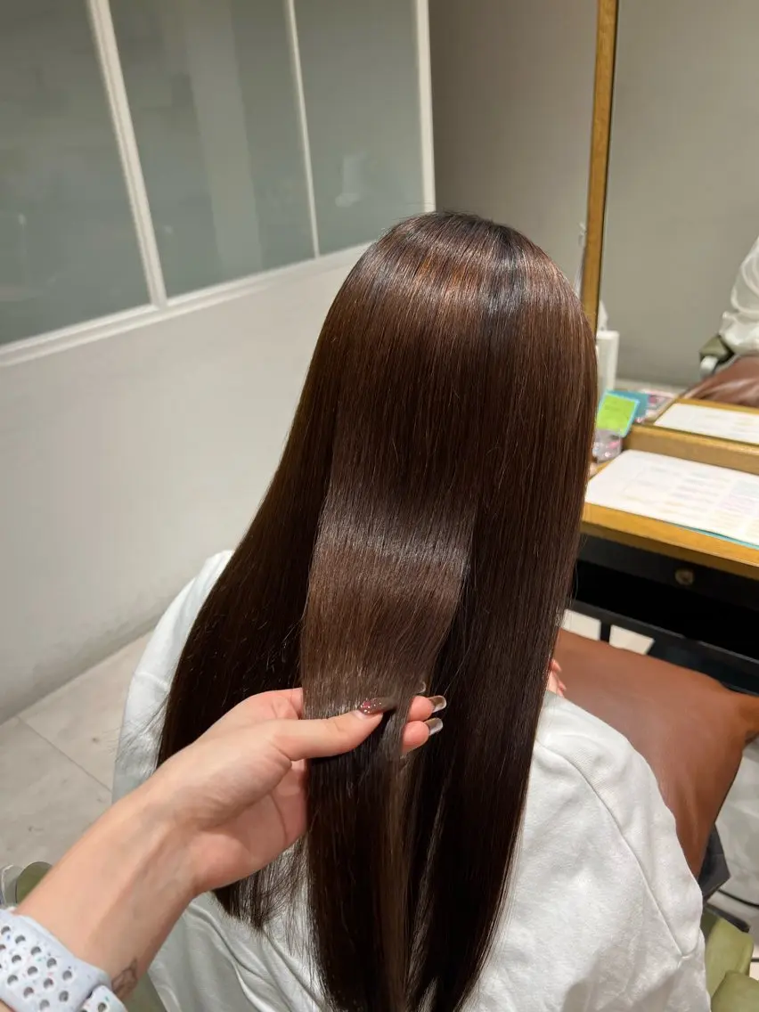 ロング カット 縮毛矯正 ワタナベ モカ🦢ダブルカラーのヘアスタイル