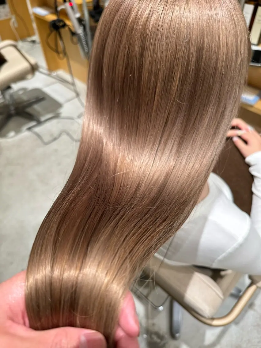 ロング カラー ベージュカラー ブリーチ ミルクティーベージュ 中西倖 トップスタイリストのヘアスタイル
