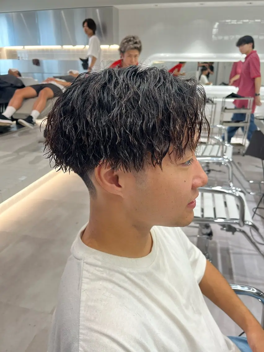 ショート パーマ メンズ ⚡メンズパーマフ ェードカットTomyのヘアスタイル