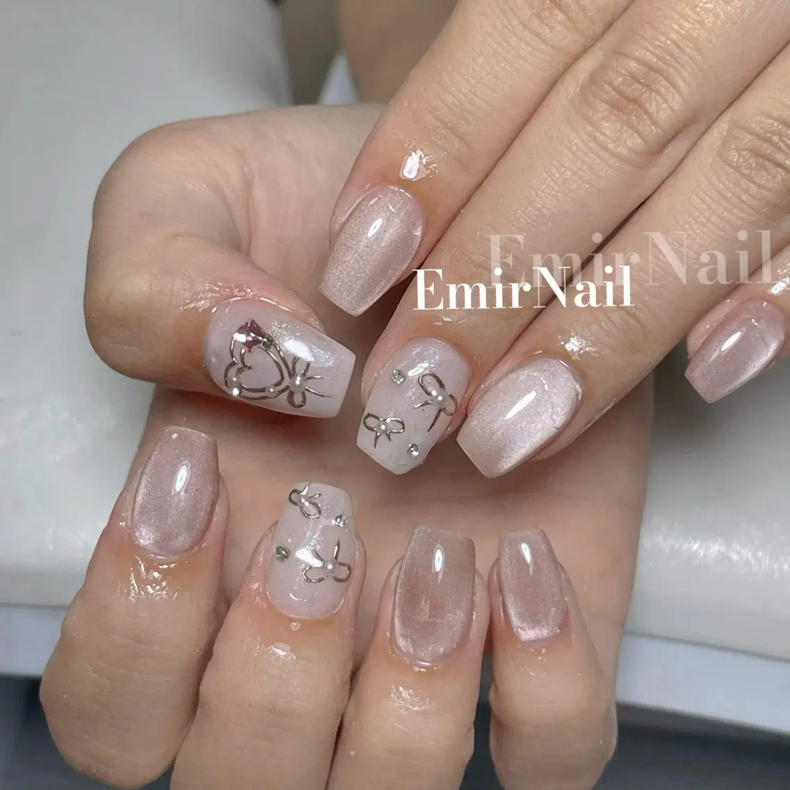 オフ無料🫶🏻デザイン4本ネイル💅の写真