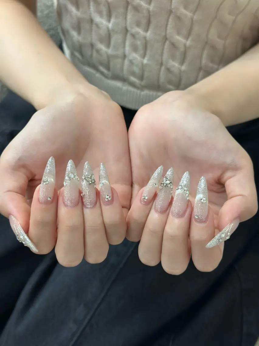ネイル チークネイル ドット フレンチネイル グラデーション ハート ハンドネイル Julli NailStudioのネイルデザイン