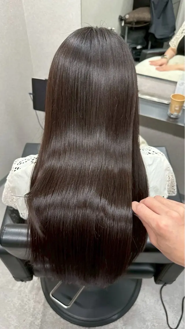 ロング SLASHスラッシュ 伊藤眞代のヘアスタイル