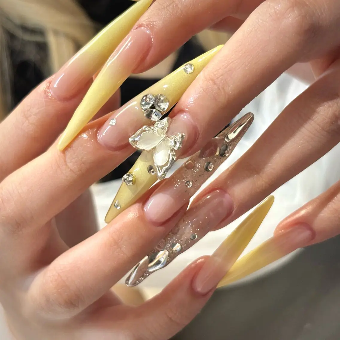 ネイル グラデーション 韓国ネイル パステルネイル 黄色 ハンドネイル Y. 🍒maki🍒ྀིのネイルデザイン