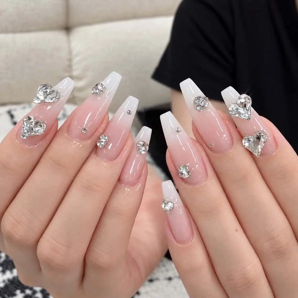 ネイル アートネイル ボルドー 長さ出し ハロウィン キラキラネイル ハンドネイル ハンドケア Mina Aurea Nailのネイルデザイン