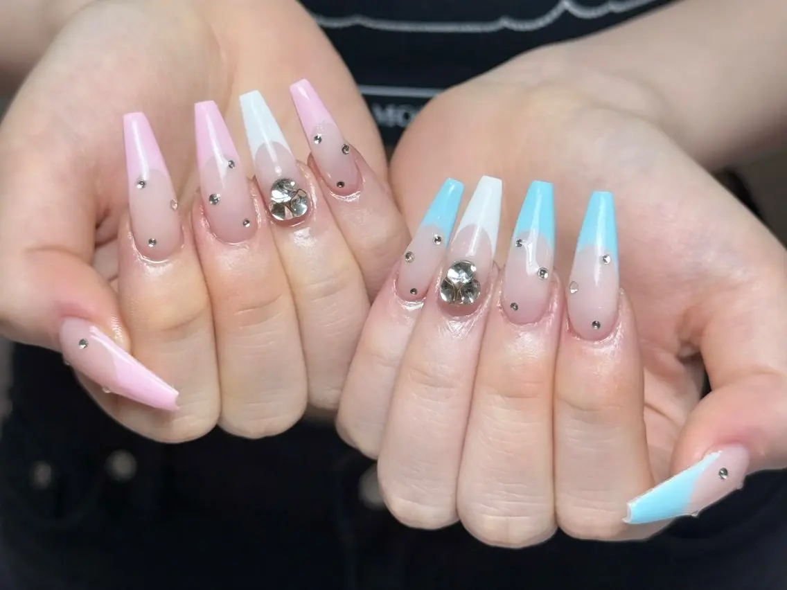 ネイル チークネイル ドット フレンチネイル グラデーション ハート ハンドネイル ハンドケア Eli Muse 新宿ネイルのネイルデザイン