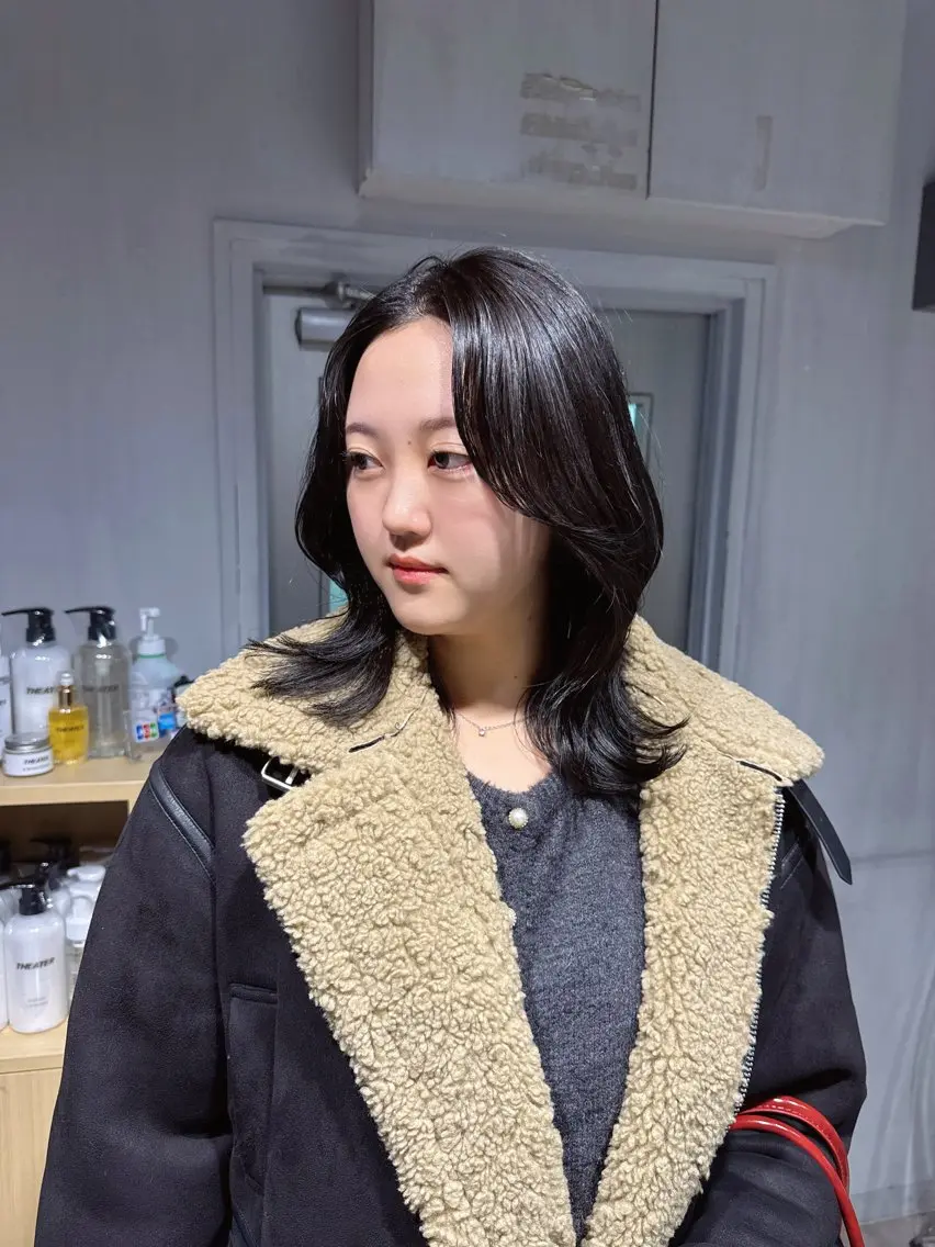 セミロング カラー ヘアカラー NANAMI🩵 大人可愛い韓国ヘアのヘアスタイル