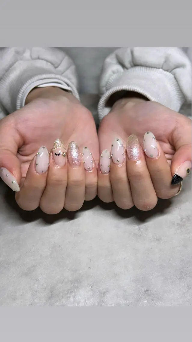 ネイル ストーンネイル Prettiest nailのネイルデザイン