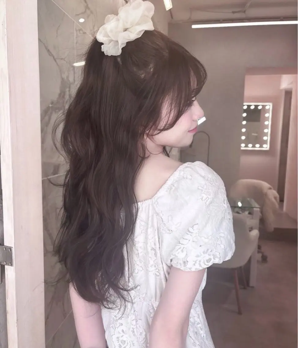 カラー 金澤 愛のヘアスタイル
