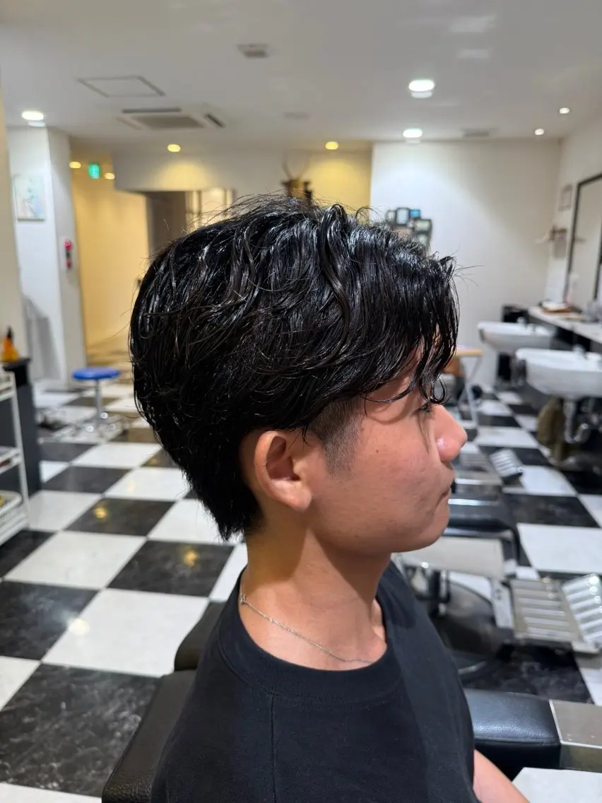 ミディアム パーマ ヘアアレンジ メンズ メンズパーマ 似合わせカットのヘアスタイル