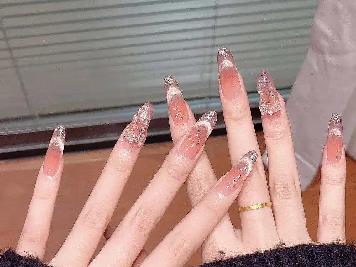 ネイル アートネイル フレンチネイル ガーリー ミディアムネイル ピンク ハンドネイル ハンドケア Lily ✨のネイルデザイン