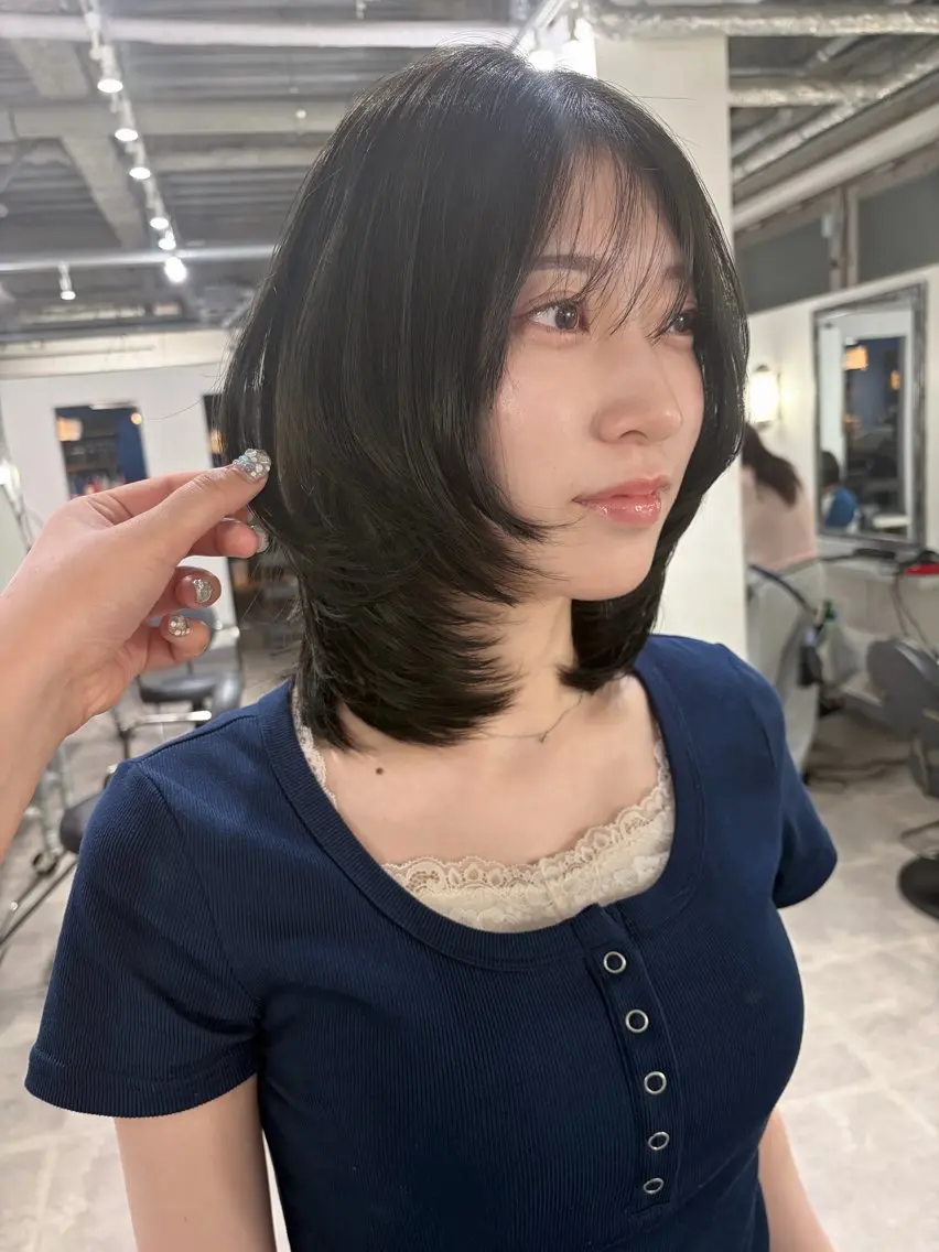 ミディアム ミディアムレイヤー レイヤーカット 泉澤 風花のヘアスタイル