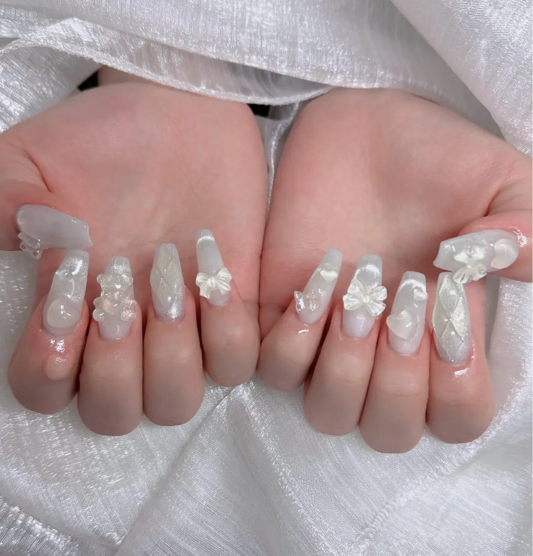 ネイル オーロラネイル フレンチネイル ジェルネイル ハロウィン キラキラネイル H.baby Nail Salonのネイルデザイン