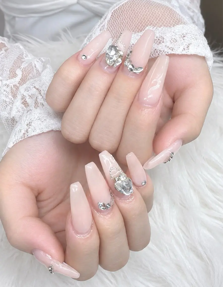 ネイル MIKA RUBY NAIL SLONのネイルデザイン