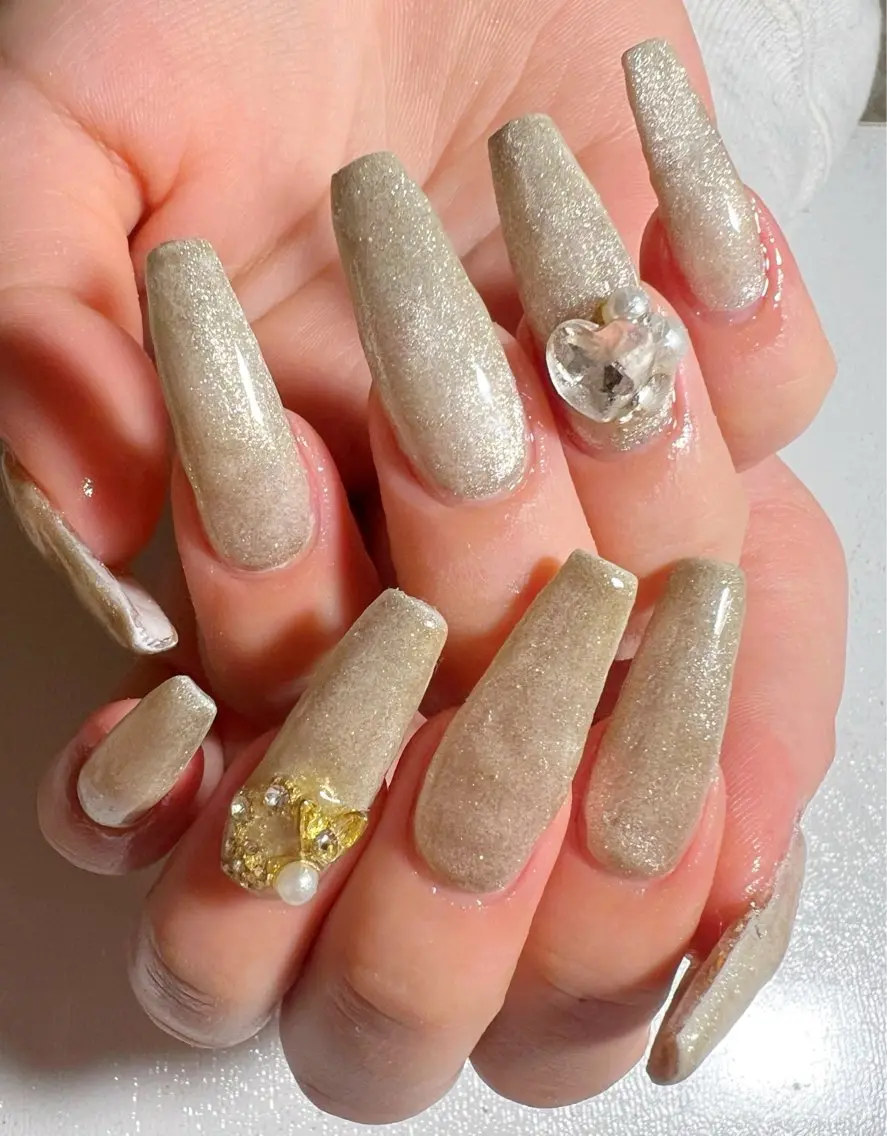ネイル ゴージャス キラキラネイル ハンドネイル private salon mieのネイルデザイン