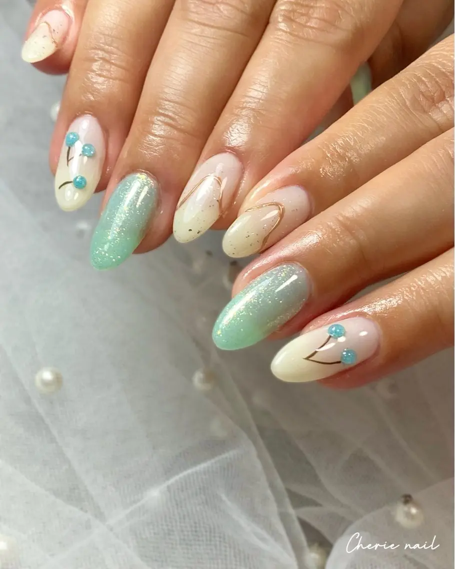 ネイル ジェルネイル ラメ(グリッター) 水色 ミラーネイル ニュアンスネイル ハンドネイル Cherienail yunaのネイルデザイン