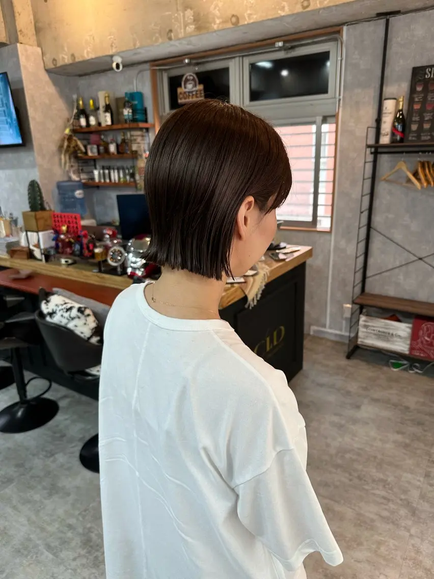 ショート 切りっぱなしボブ ショートボブ ハンサムショート 丸みショート ボブ カット 縮毛矯正 トリートメント モテ髪/ボブ/ショー ト/アダチフウトのヘアスタイル