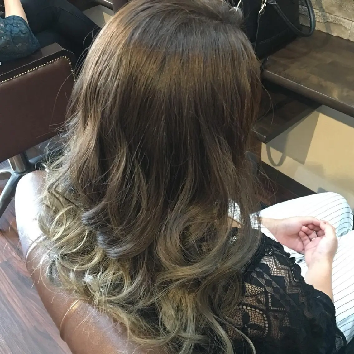 セミロング カラー グレージュ ヘアカラー トリートメント 美髪 カラーリストのヘアスタイル