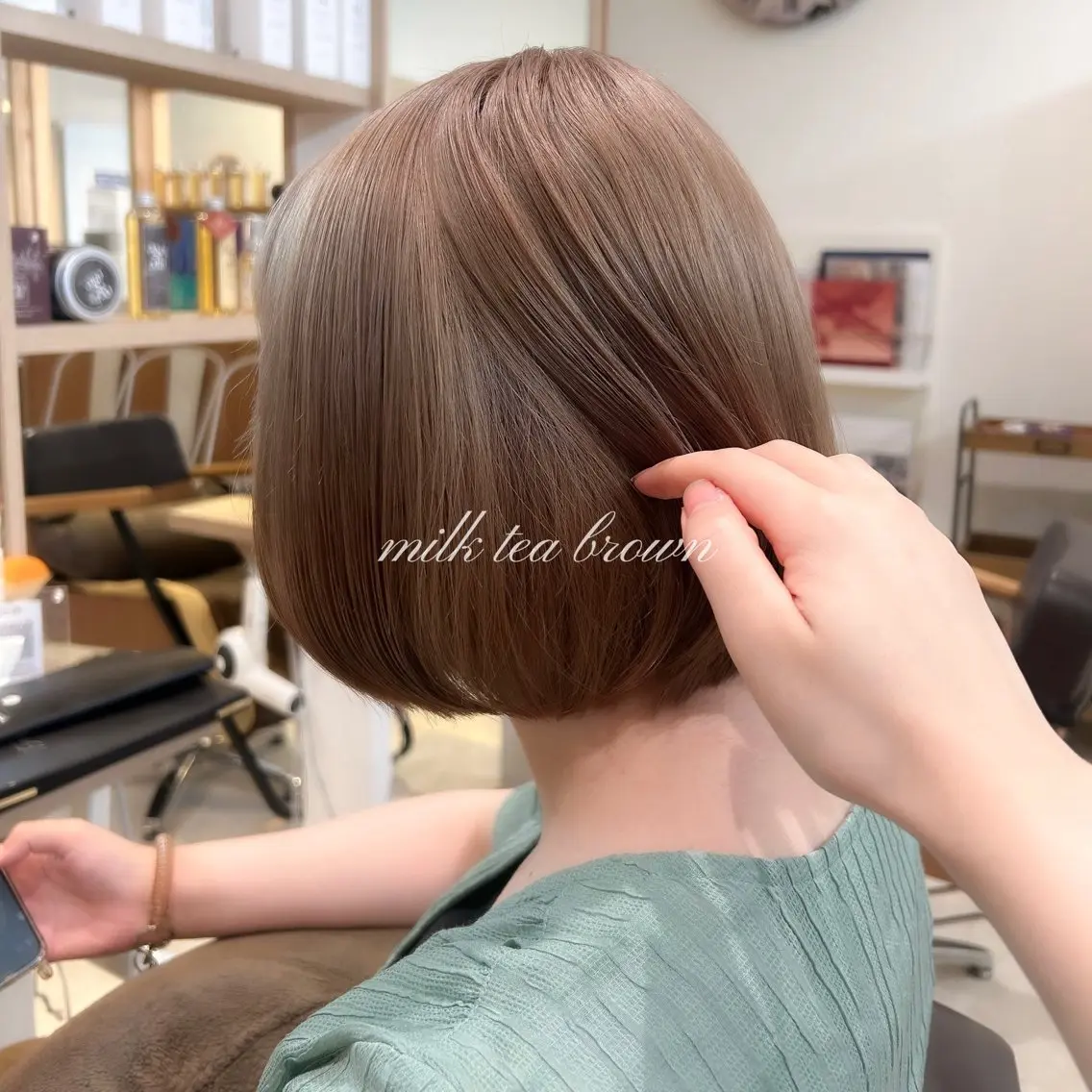 ショート ミルクティーブラウン 透明感カラー☁️岩永 侑奈のヘアスタイル