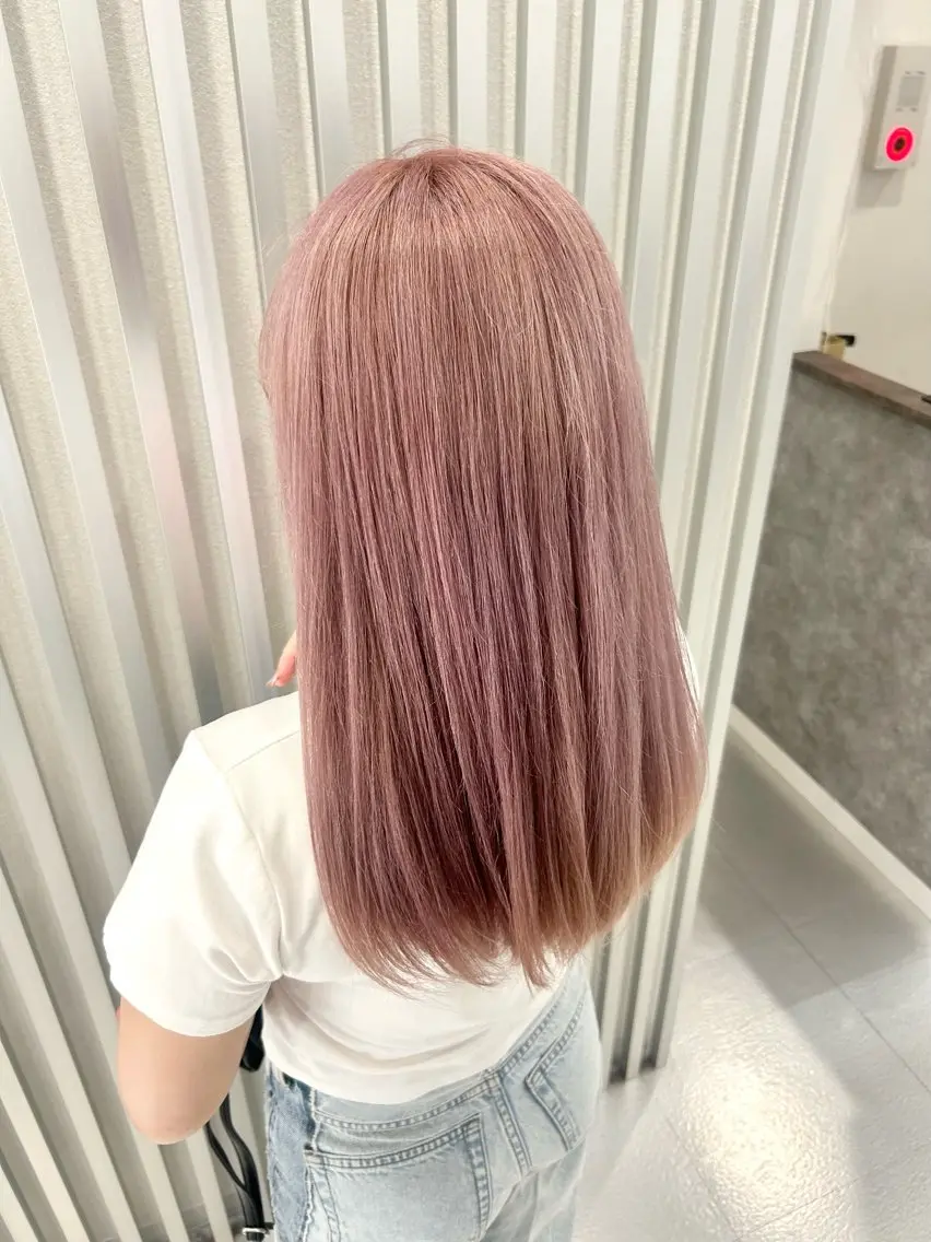 セミロング あやめ🪽 オリーブ/ハイトーンのヘアスタイル