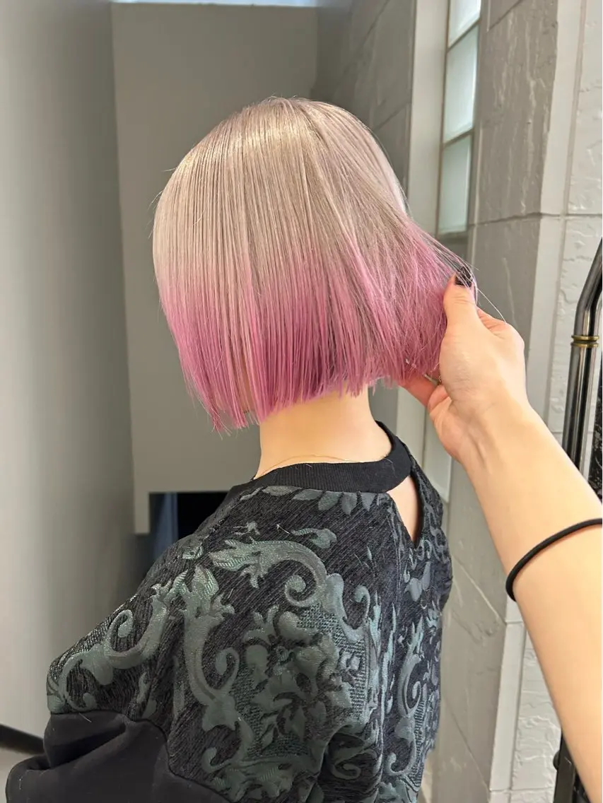 ショート カラー ヘアカラー 💜Noa /艶髪ハイトーン💫のヘアスタイル