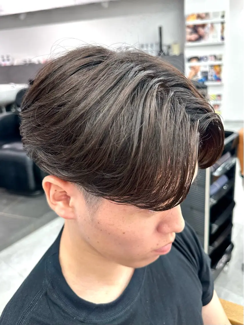 メンズ メンズブリーチ センターパート メンズパーマ 岐津公太 メンズ縮毛矯正のプロのヘアスタイル