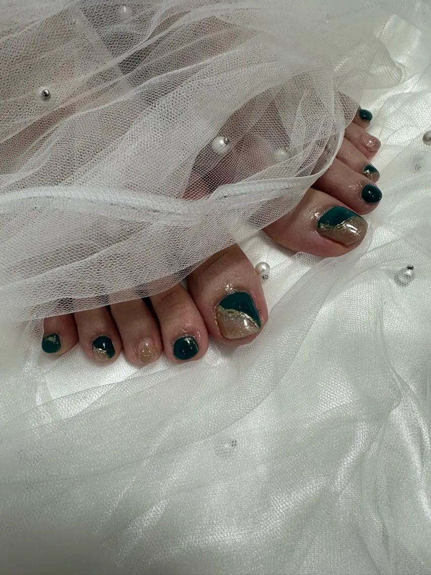 ネイル フットネイル ミラーネイル sara : salon ELVIのネイルデザイン