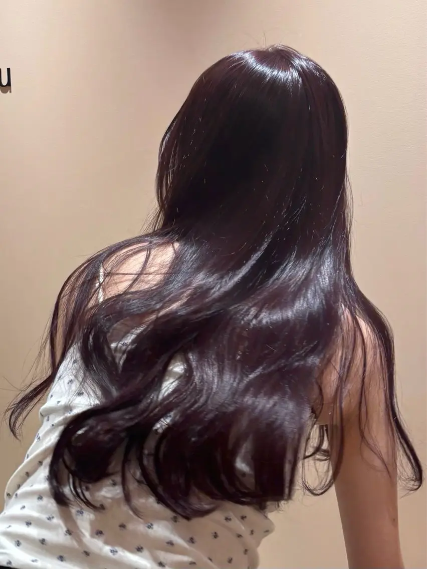 ロング 𝘬𝘢𝘳𝘪𝘯 . 𝘦𝘮𝘶のヘアスタイル