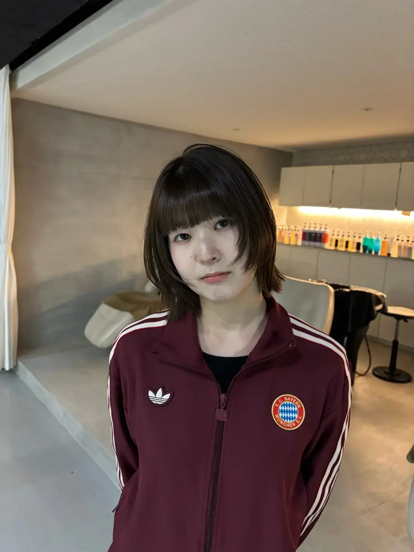 ショート カラー ベージュカラー 透明感カラー オリーブベージュ 井上 愛梨のヘアスタイル