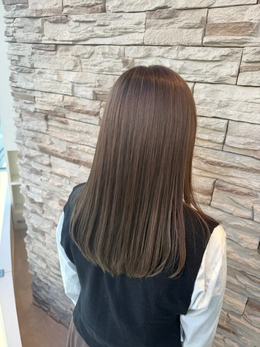 セミロング カット ヘアカラー トリートメント レナークアリア 梅津美憂のヘアスタイル