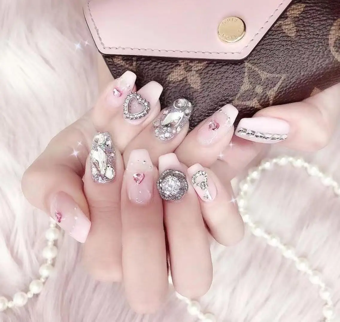 ネイル I-nailロング /ワンホン/キラキラのネイルデザイン