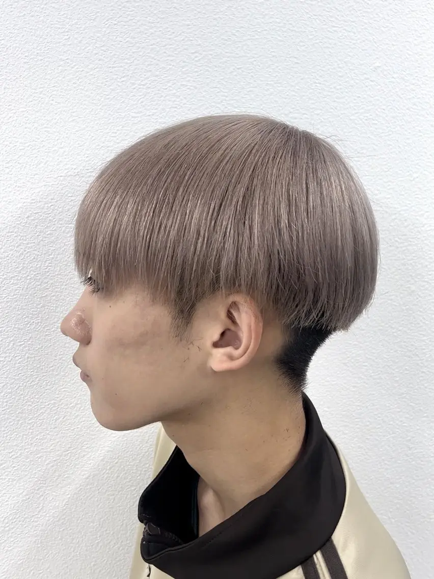ショート カラー メンズ メンズブリーチ ベージュカラー ブリーチ ミルクティーベージュ ホワイトミルクティーベージュ カット ヘアカラー トリートメント ヘアセット フウト/メンズカット /メンズパーマのヘアスタイル