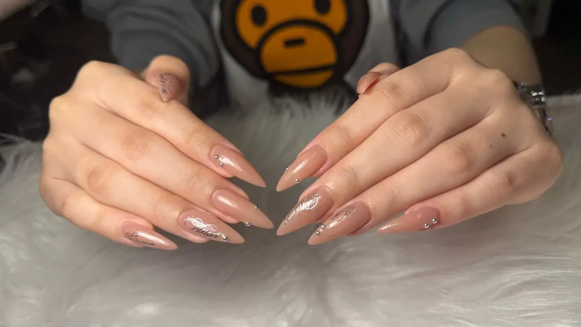 ネイル 成人式 フラッシュネイル フレンチネイル ジェルネイル グラデーション ハンドネイル Rin🧸 Chanのネイルデザイン