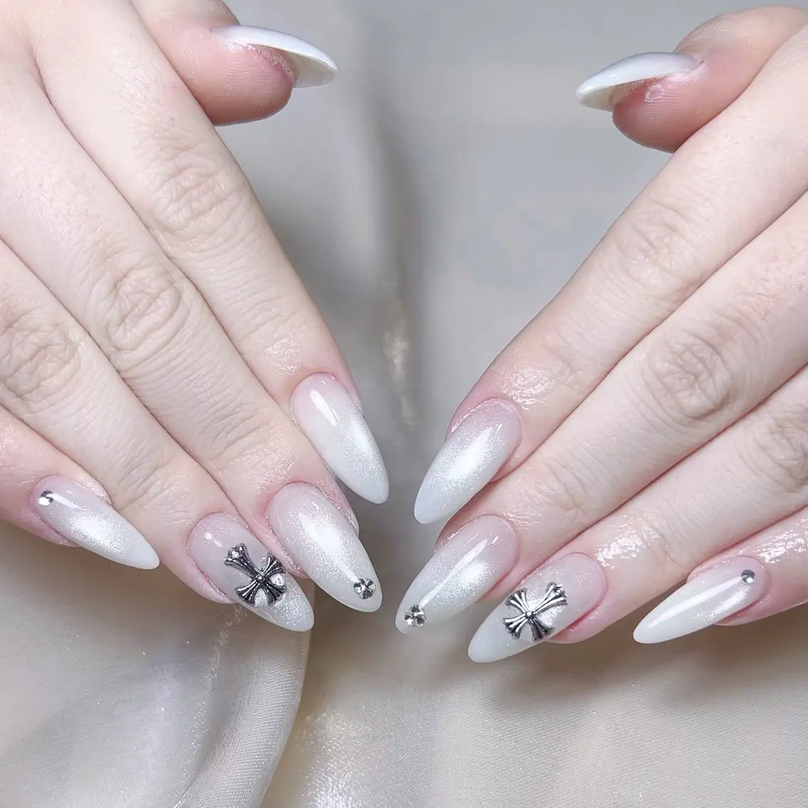 メンズ ネイル メンズ韓国風 アートネイル オーロラネイル ガーリー キラキラネイル ハンドネイル Nail salon 木にいるのネイルデザイン
