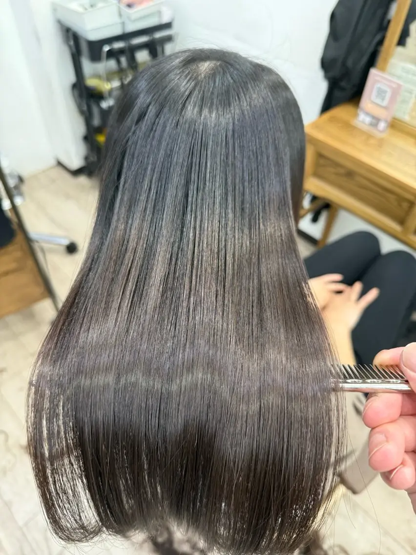 セミロング カット ヘアカラー トリートメント 髪質改善特化🔥縮毛 、美髪形成のプロ✂️のヘアスタイル