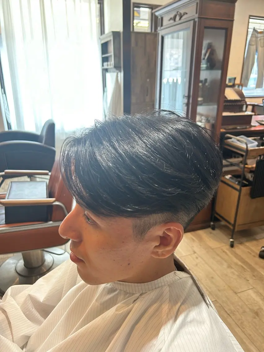 メンズ カット 縮毛矯正 IVERA二刀流⚔️ 横野圭⚔️のヘアスタイル