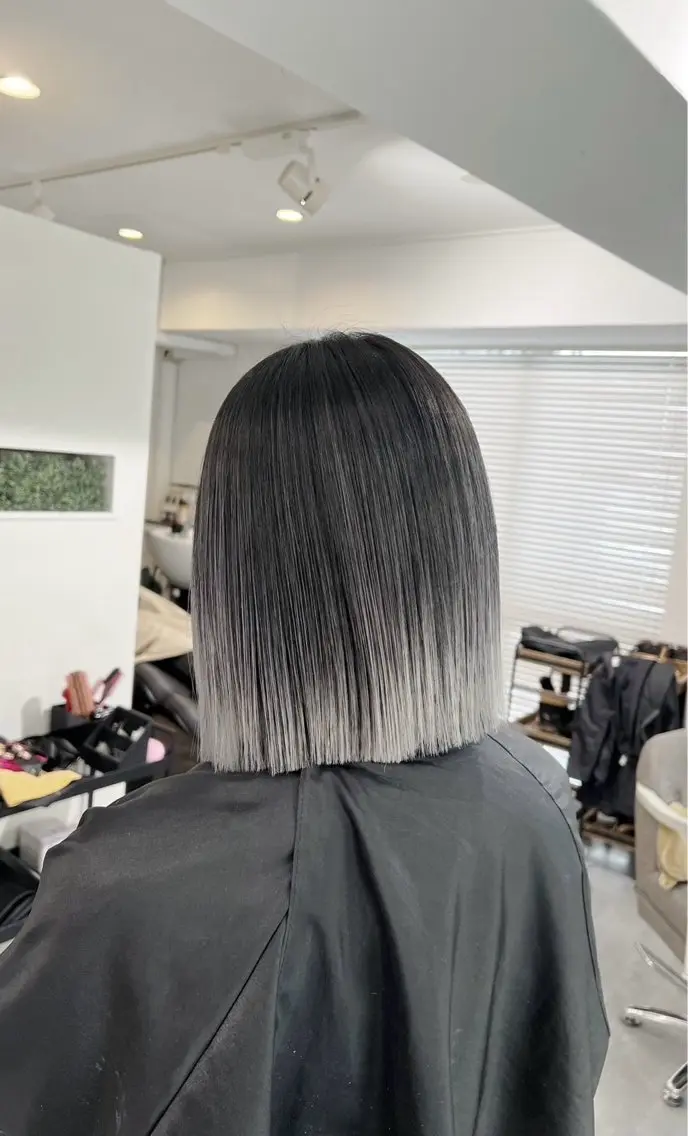ショート カラー バレイヤージュ シルバー ホワイトシルバー レイヤーカット 指名数No.1 /NAOYAのヘアスタイル