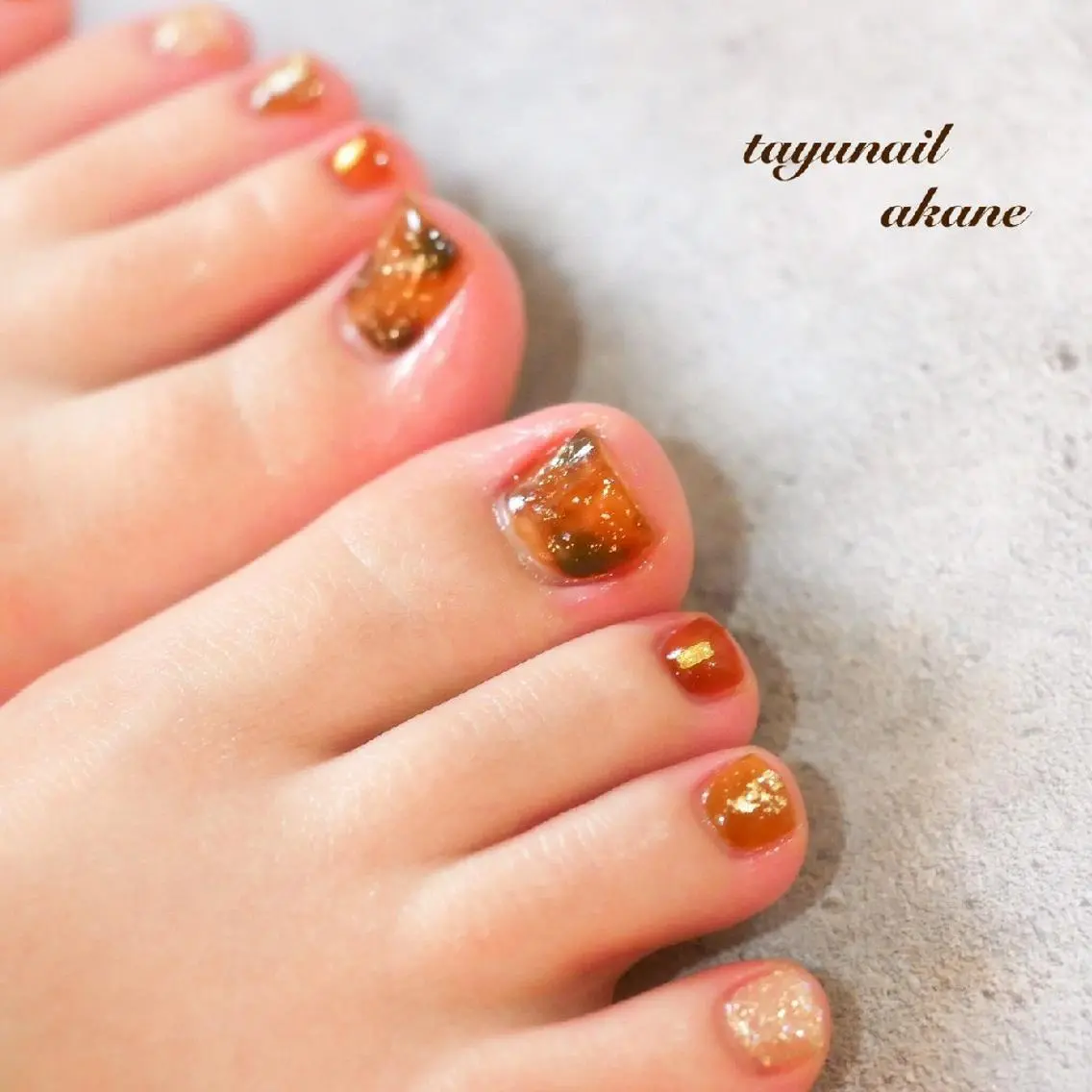 ネイル べっ甲ネイル ブルー フットネイル ジェルネイル ゴールド ネイルサロン 【たゆnail】のネイルデザイン