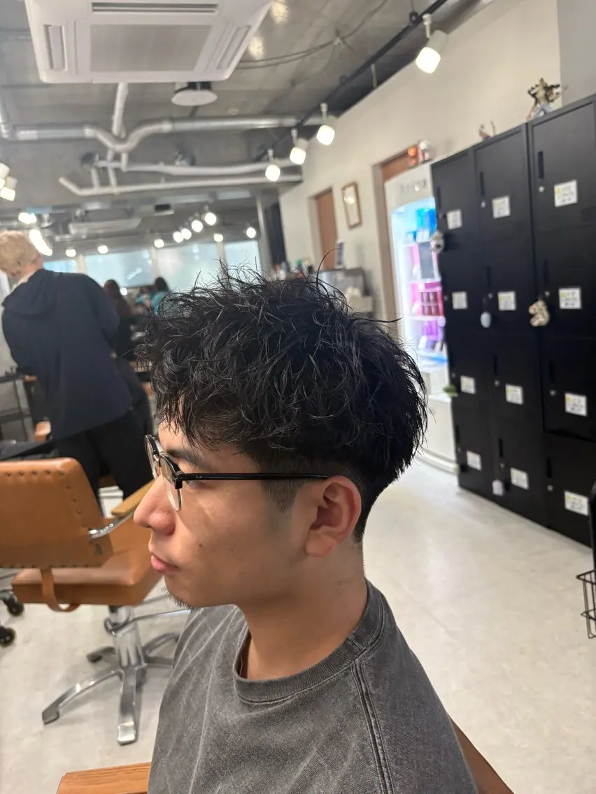 パーマ メンズ メンズパーマ メンズショート 海外風パーマ カラー特化園田　楓莉のヘアスタイル