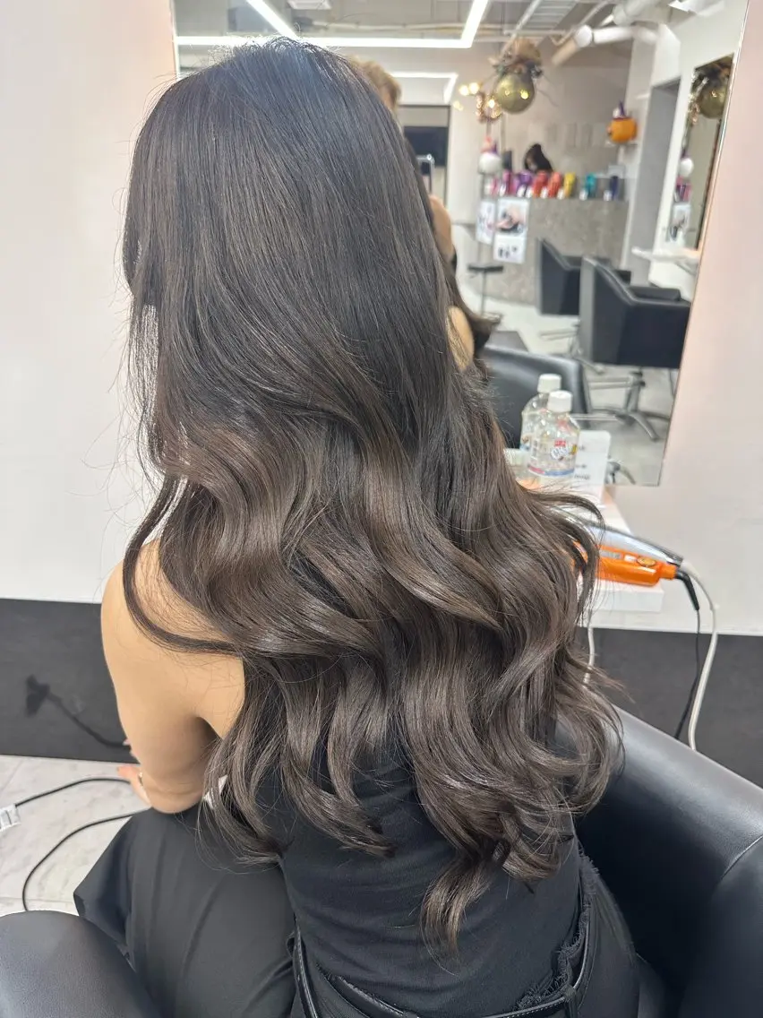 ロング カラー ヘアカラー トリートメント ALEAP owl Ainaのヘアスタイル