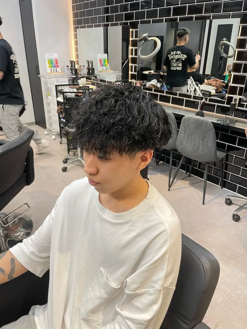 ショート パーマ メンズ マッシュ メンズパーマ ツイストスパイラルパーマ スパイラルパーマ 清藤 竜輝のヘアスタイル