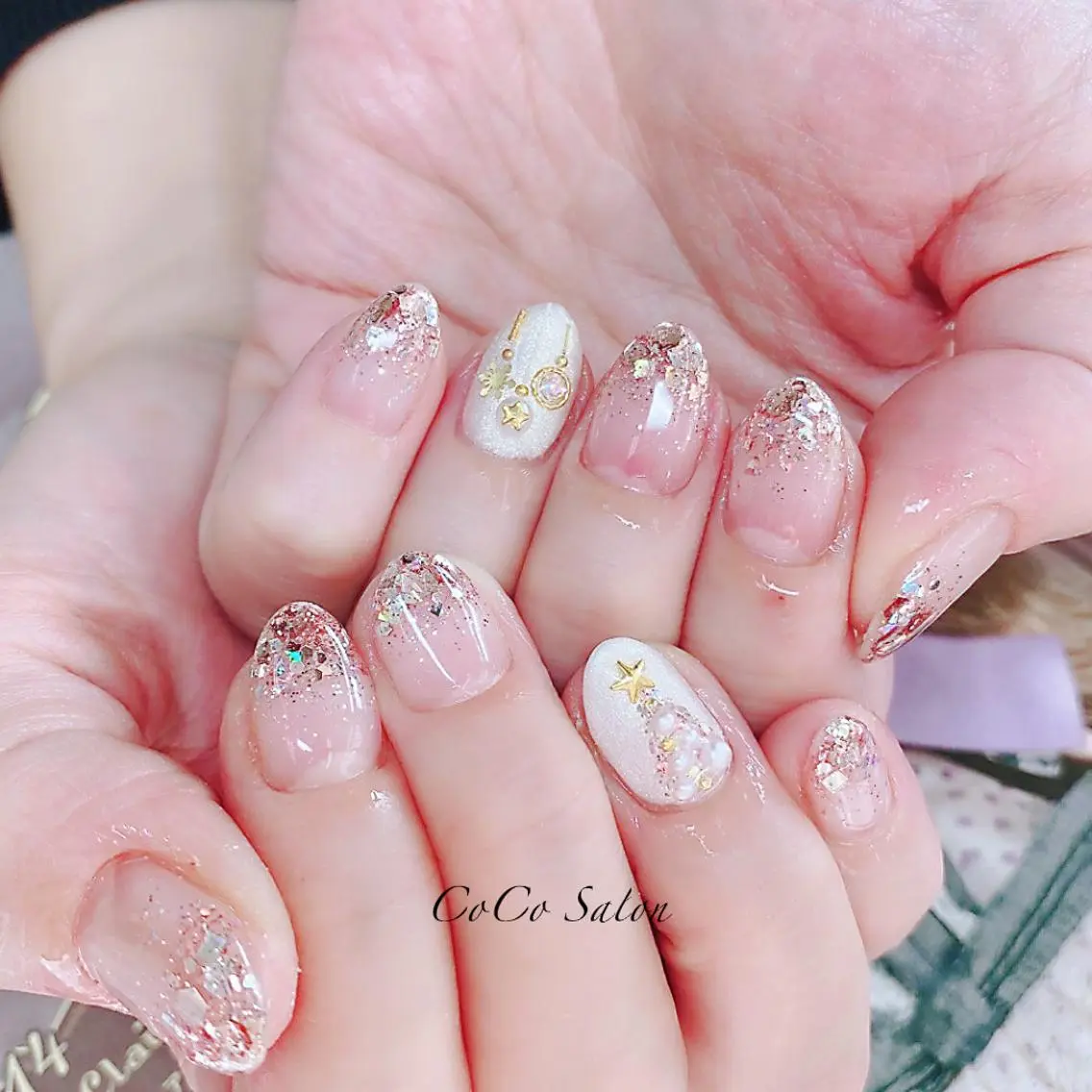 ネイル 長さ出し ジェルネイル ゴールド グラデーション ホログラムネイル ハンドネイル CoCoSalon ネイル/まつ毛予約のネイルデザイン