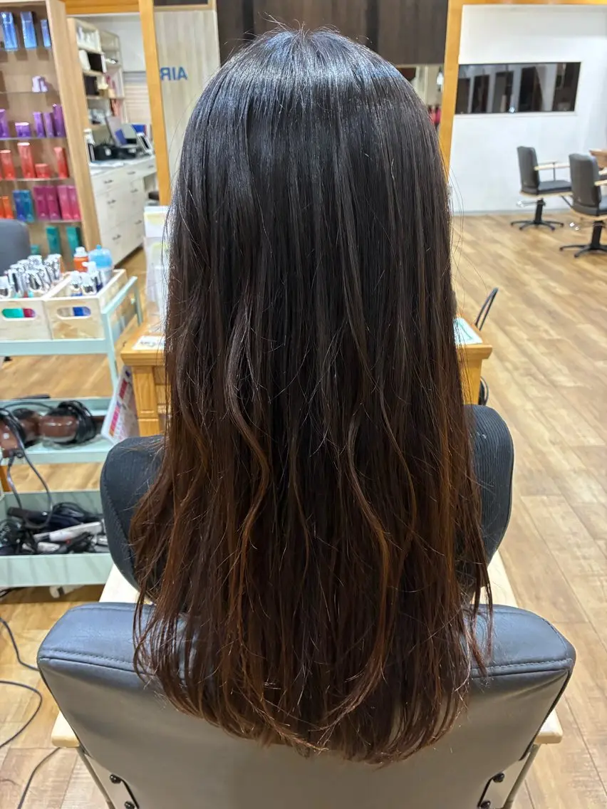 ロング 顔周りカット 安島(あじま) 慎(まこと)のヘアスタイル