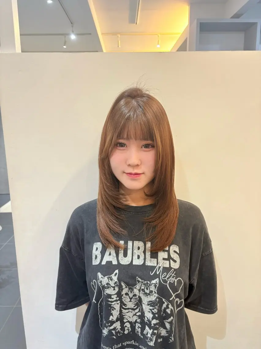 ミディアム ミディアムレイヤー レイヤーカット 透明感color あやののヘアスタイル