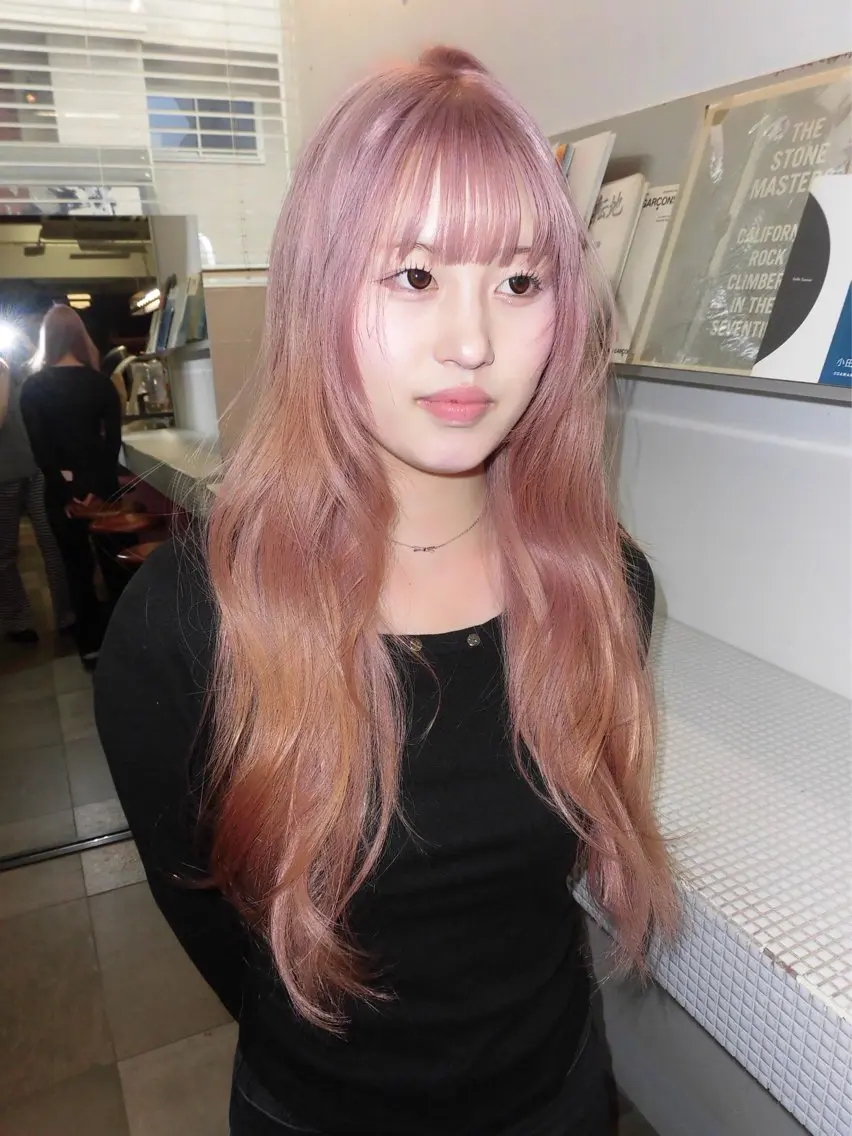ロング カラー ブリーチ ピンクカラー 顔周りカット レイヤーカット カット ヘアカラー 工藤 姫和のヘアスタイル