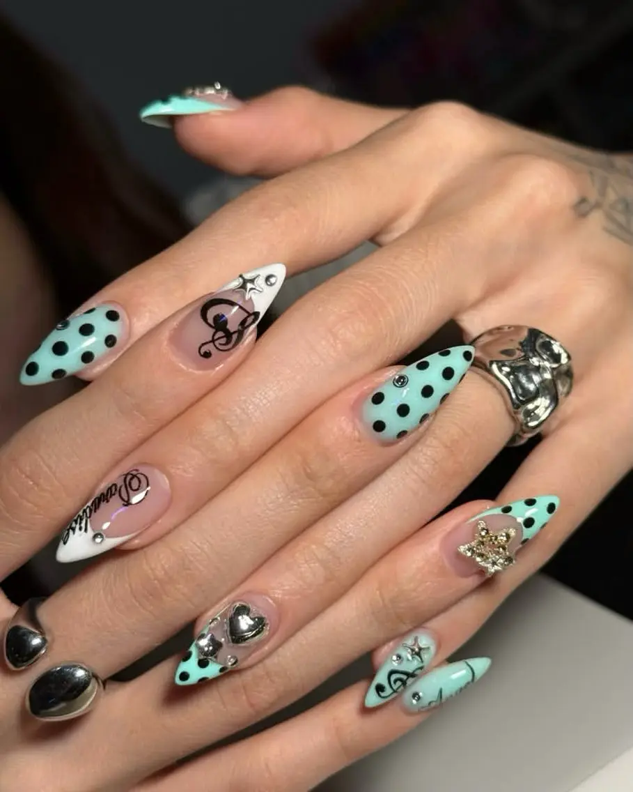 ネイル アートネイル フレンチネイル ジェルネイル キラキラネイル 韓国ネイル ICE Nailsのネイルデザイン