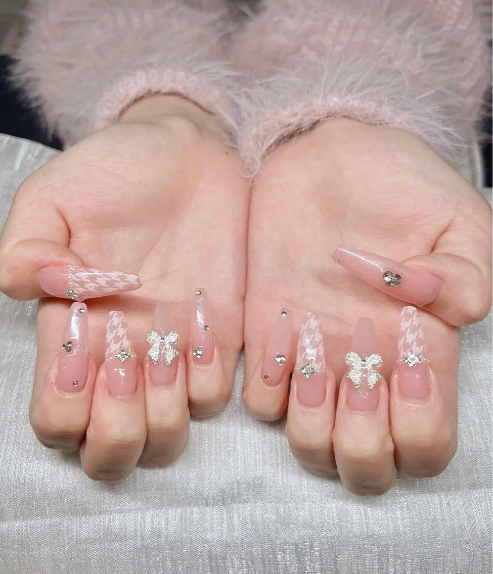 ネイル オーロラネイル チークネイル 長さ出し フットネイル フレンチネイル ハンドネイル Lee Nails チップ長さだし専門店のネイルデザイン