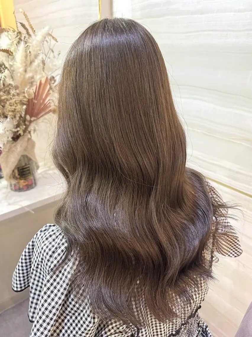ロング カラー 芳賀 莉菜のヘアスタイル