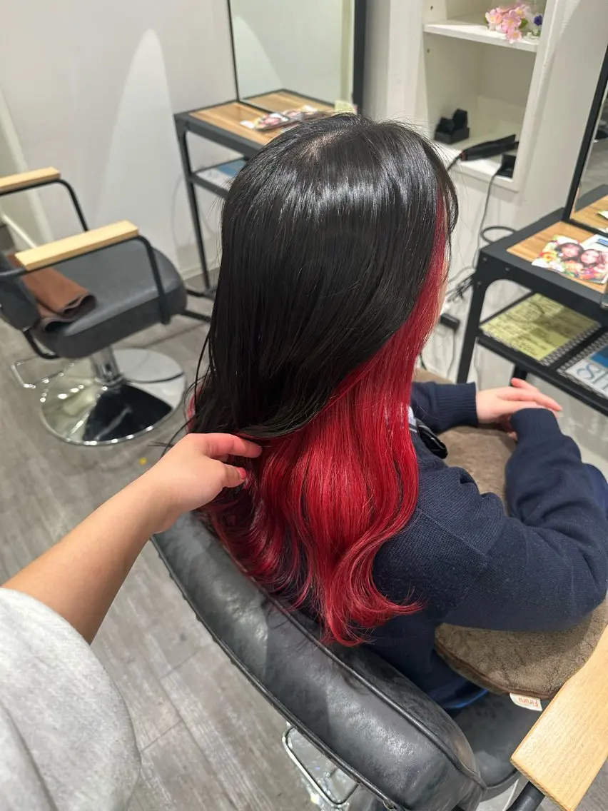 セミロング カラー レッドカラー 艶髪レイヤー上田 紗也🇰🇷💗のヘアスタイル