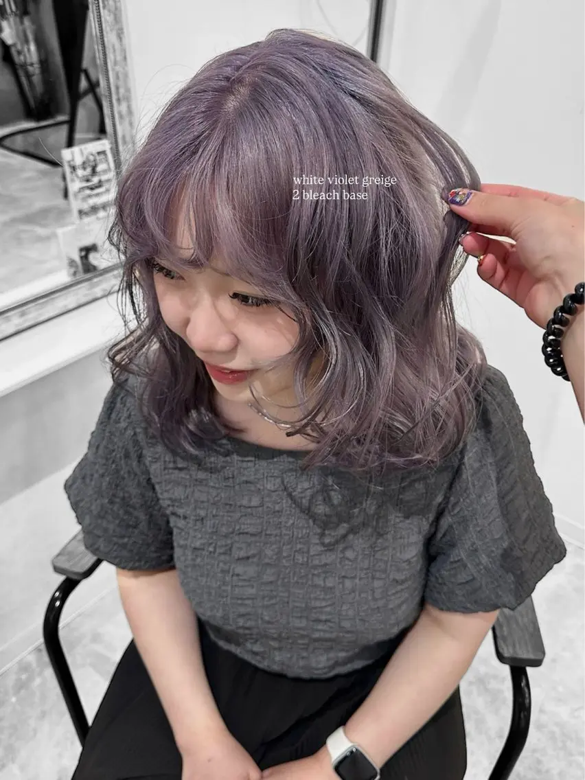 ミディアム カラー ブリーチ グレージュ バイオレットカラー バイオレットグレージュ ヘアカラー トリートメント ura/デザイン/ ハイトーン/個性派のヘアスタイル